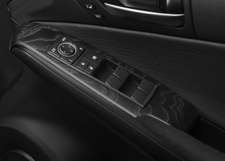 レクサスIS300 F SPORT Mode Black Ⅳ｜「人気グレード再び!」レクサスISを漆黒に染め上げた特別仕様車「ModeBlack Ⅳ」発売