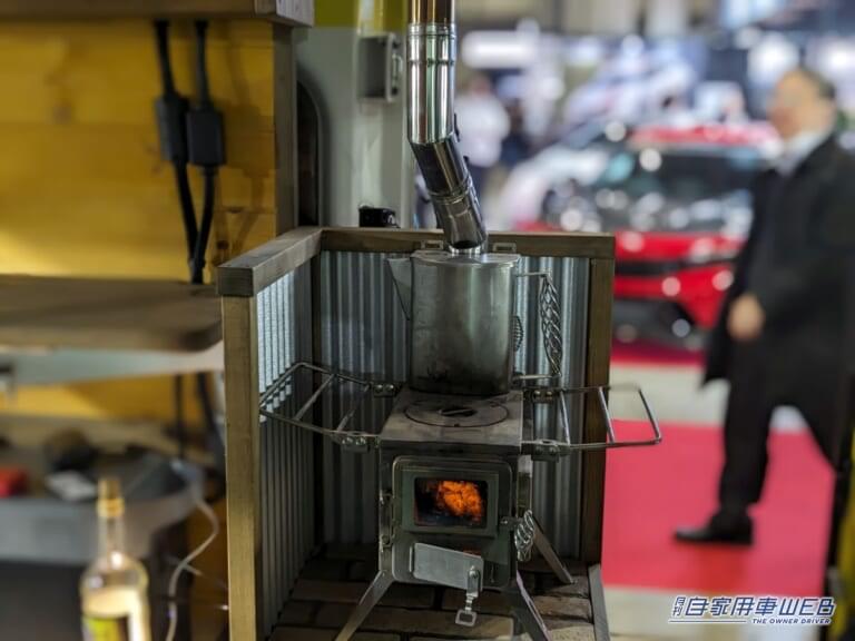 Bug-truck PANEL VAN Paw Pal|薪ストーブ|「車内で薪ストーブ!!」煙突が突き出てるハイゼットバンの軽キャンパー、公道走行OKってホント!?