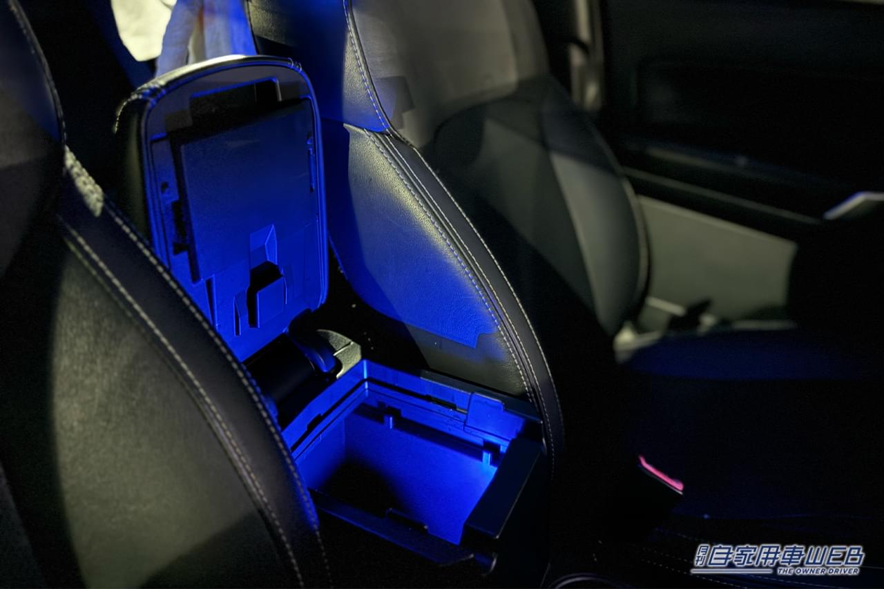 |「コレはスゴいわ…」「愛車が激変した」USBに挿すだけでOKの小さなパーツ。いつものマイカーの車内空間が激変。超人気グッズを実際に購入して取り付けてみた