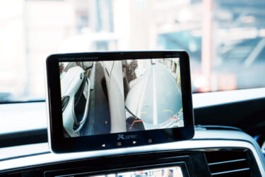 画面の隅々まで“くっきり映像”の外付けリヤカメラが新発売〈データシステム〉