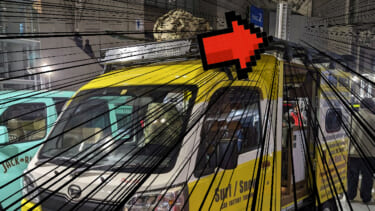 「車内で薪ストーブ!!」煙突が突き出てるハイゼットバンの軽キャンパー、公道走行OKってホント!?