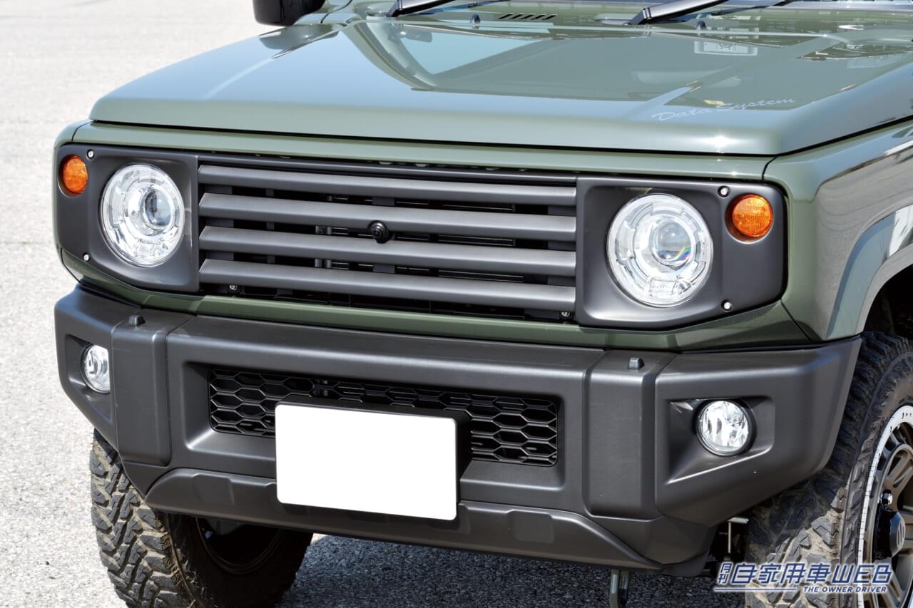 ジムニー用オリジナルフロントグリル(カメラ内蔵タイプ)|データシステム|これがあればジムニーの“安心&便利度”がアップ! ユーティリティをグンと向上させるカメラキットを発見
