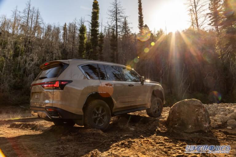 レクサスLX700h(北米仕様)|「もうラダーフレームの乗り味じゃない」「到達点だね!」レクサスLX700h(北米仕様)試乗【“滑らかな走り”にはさらなる先があった】