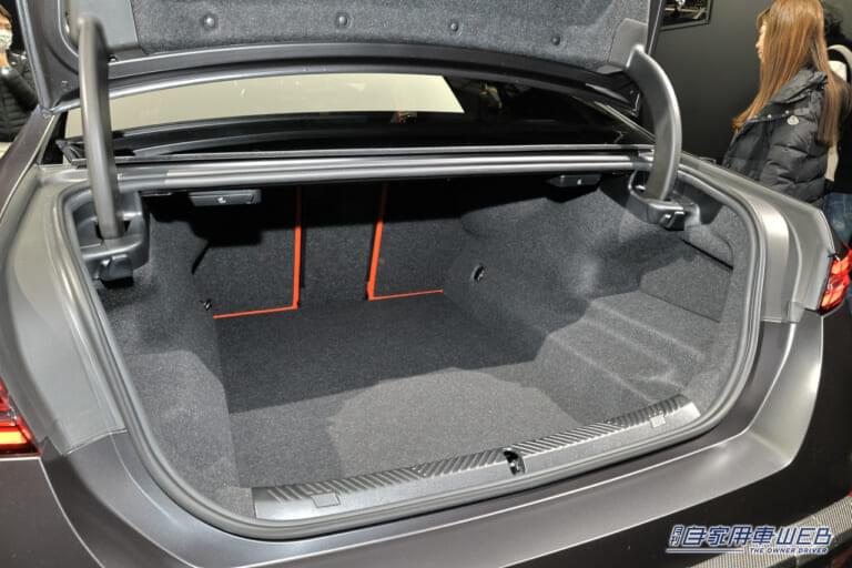 BMW M5+M パフォーマンス・パーツ|エレガントなハイパフォーマンスセダンが純正パーツでキャラ豹変。ゴテゴテにならない絶妙さがイイ!「システム最高出力727PS/最大トルク1000Nmって、凄くない?」