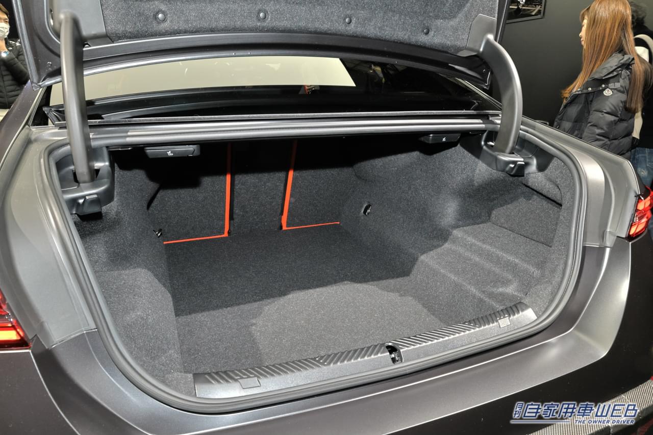 |エレガントなハイパフォーマンスセダンが純正パーツでキャラ豹変。ゴテゴテにならない絶妙さがイイ!「システム最高出力727PS/最大トルク1000Nmって、凄くない?」