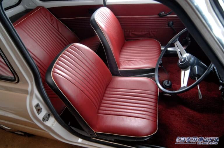 スズキのフロンテの車内|技術革新によって2ストロークエンジンの弱点を克服。日本を熱狂させた「先駆者」は、マイカー時代へのキープレイヤー!