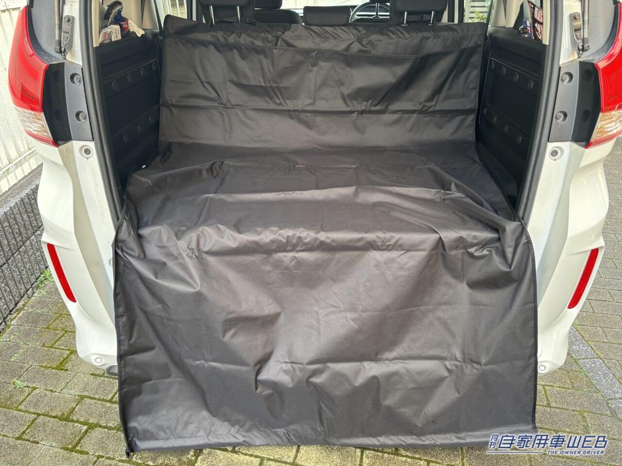 |「えぇーっ マジで凄いじゃん」後部座席のヘッドレストを利用して…一発で悩みが解決。ちょっと感動したレベルの便利グッズ。