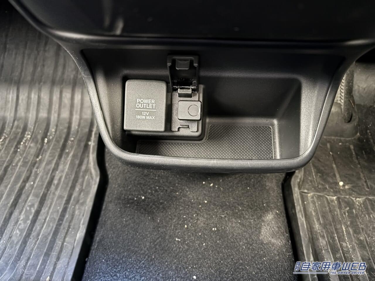 |「もっと早く知りたかった…」USBに挿すだけで愛車が激変。小型ながら十分な効果を実感。センサー搭載で実用性が向上