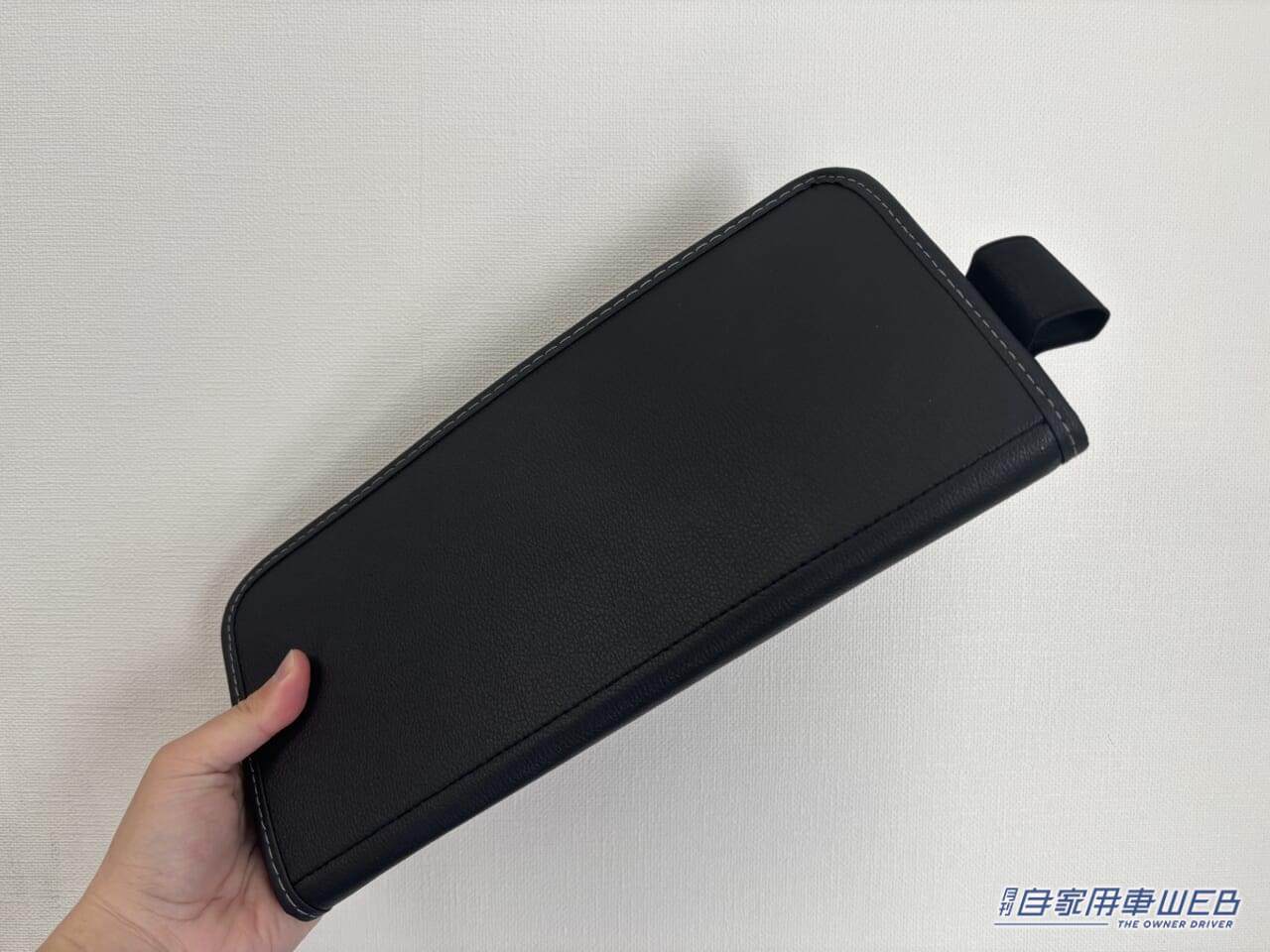 USBスキマポケット 本革調 EH-193(EXEA)|何とかしたい、車内の「ブラックホール」えっ 知らないの?超簡単な対策を紹介。「おまけに収納が増えて車の中がスッキリ!」