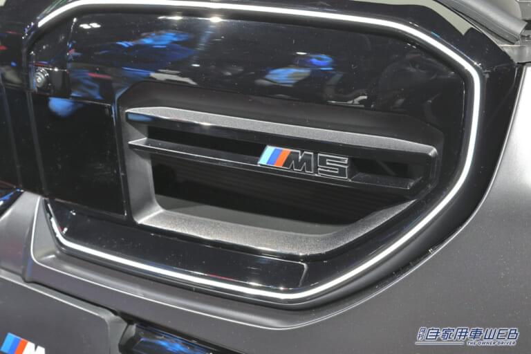 BMW M5＋M パフォーマンス・パーツ｜エレガントなハイパフォーマンスセダンが純正パーツでキャラ豹変。ゴテゴテにならない絶妙さがイイ！「システム最高出力727PS／最大トルク1000Nmって、凄くない？」
