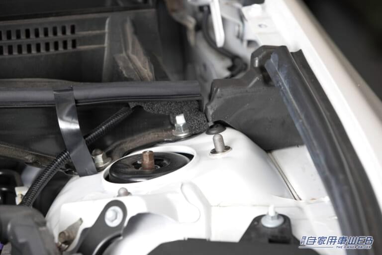 取付の様子。|「ロードノイズが減ってめっちゃ良くなった‼︎」 振動を低減し乗り心地を快適にするスグレモノ「ショックレス リング」ってなんだ⁉︎