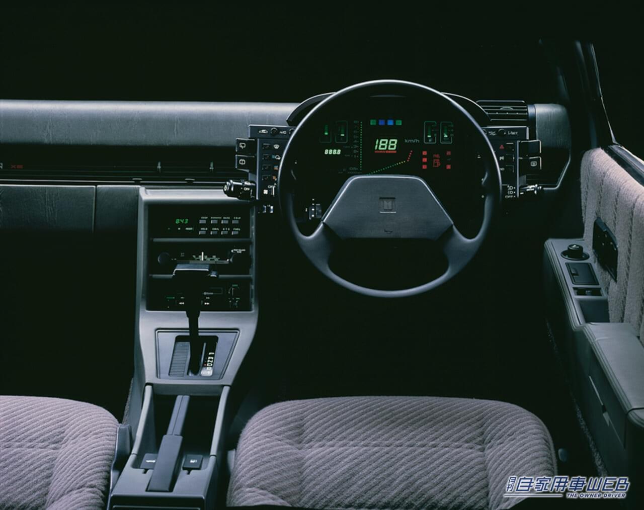 XEのデジタルメーター。|「鬼才ジウジアーロが手掛けた美しいデザイン」複雑な造形をいすゞの高度な技術力で量産化。日本が世界の頂点に立とうとしていた時代に生み出された、贅沢な大人の乗り物。