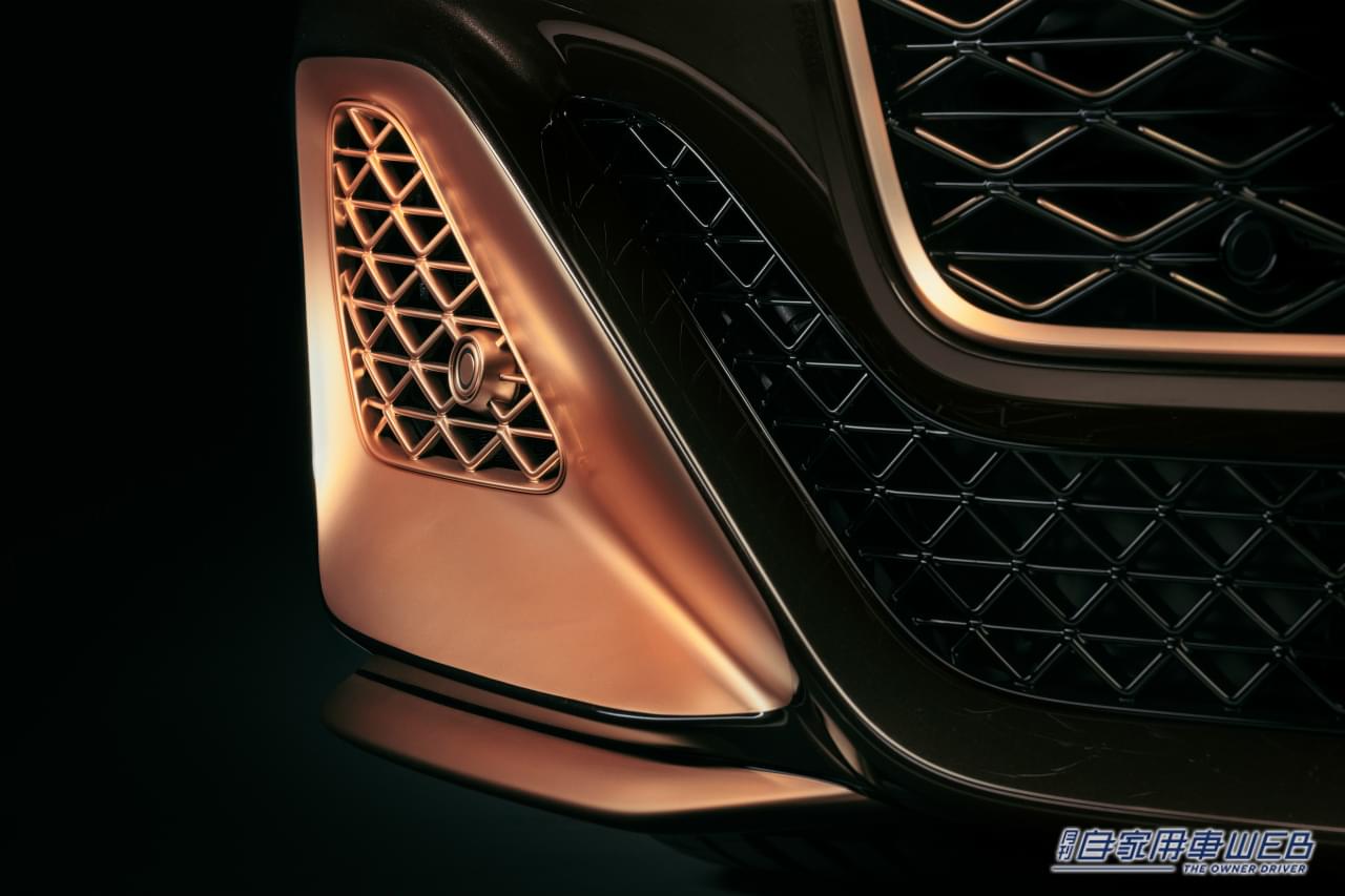 |「うっ美しい…」ローズゴールドのボディカラーはまるで走る貴金属。手に触れるパーツには18Kローズゴールドも使用。とんでもない車を写真とともに紹介。