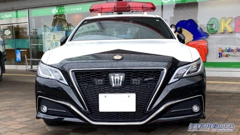 セダンタイプのパトカー|「アレはまさか?」「やっぱりね」実はあります、覆面パトカーの見分け方。通常パトカーとの違いとは。