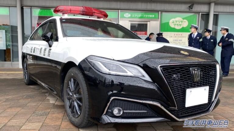 セダンタイプのパトカー|「アレはまさか?」「やっぱりね」実はあります、覆面パトカーの見分け方。通常パトカーとの違いとは。
