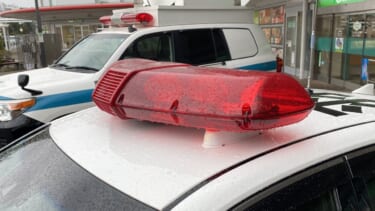 「アレはまさか?」「やっぱりね」実はあります、覆面パトカーの見分け方。通常パトカーとの違いとは。