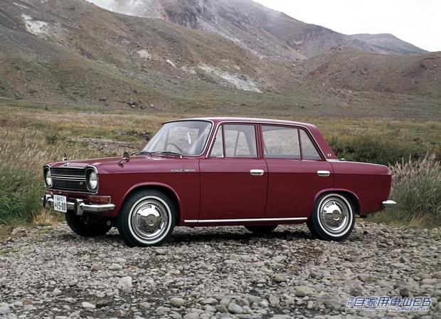 三菱 コルト1500|「金食い虫のパーツを共有…」「非効率な殿様商売はしていられない」1970年代にコストダウンもしっかり考えていた驚きの日本車。