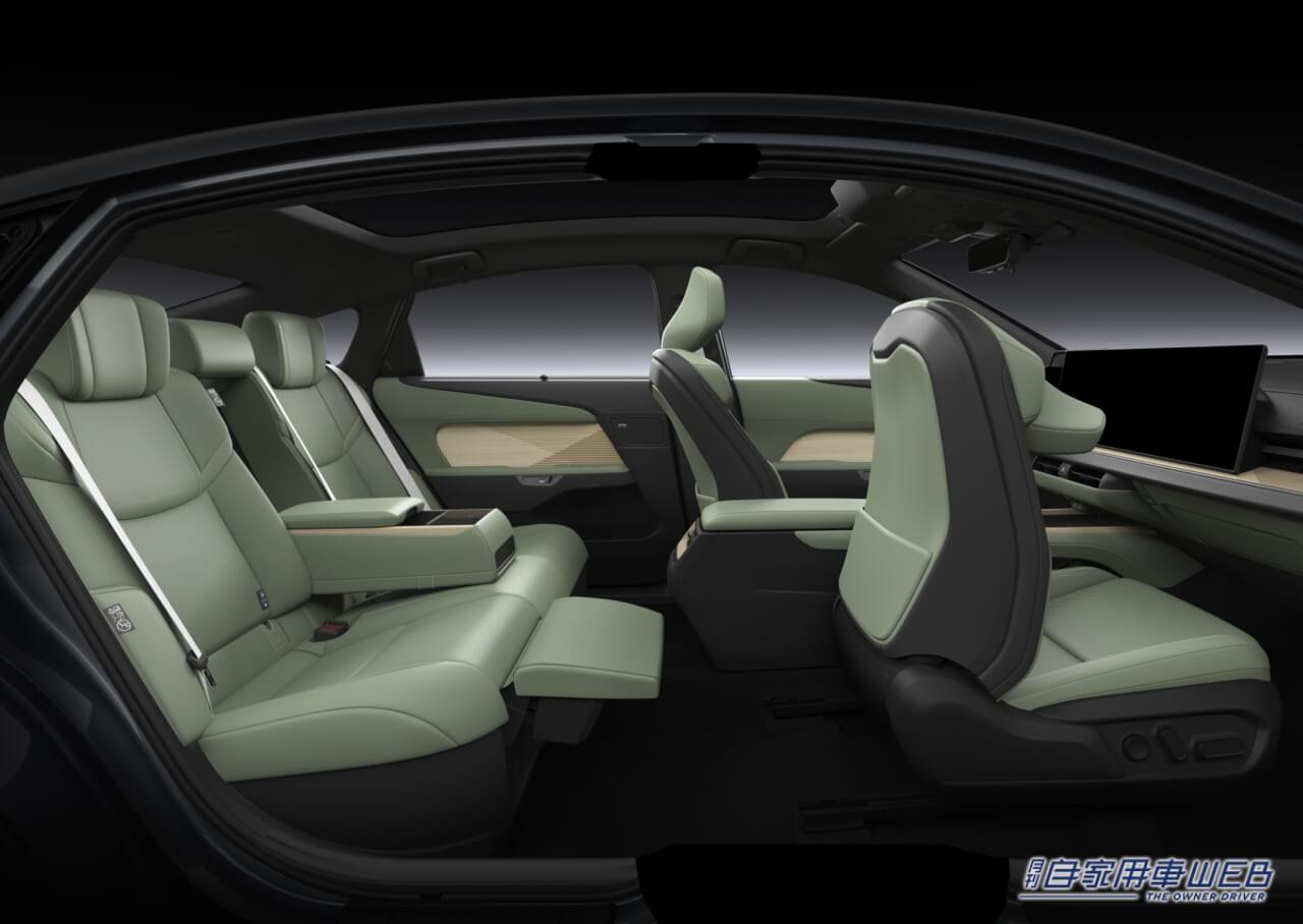 |レクサス「新型ES」世界初披露【静粛性と乗り心地を極めた次世代モデルは、HEVとBEVで世界展開へ】