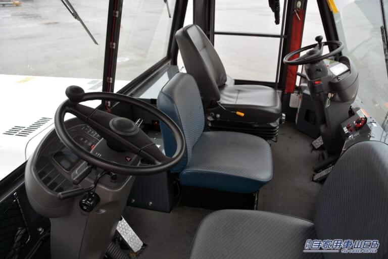 トーイング・トラクター KOMATSU WT-250E