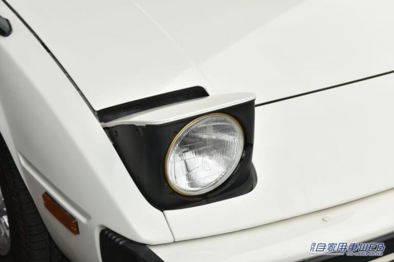 マツダ RX-7のリトラクタブルヘッドライト|「ロータリーエンジンのための専用設計」リアルスポーツとして世界を魅了し欧米で大ヒット。一方で「プアマンズ・ポルシェ」という不名誉なあだ名で呼ばれることも…。