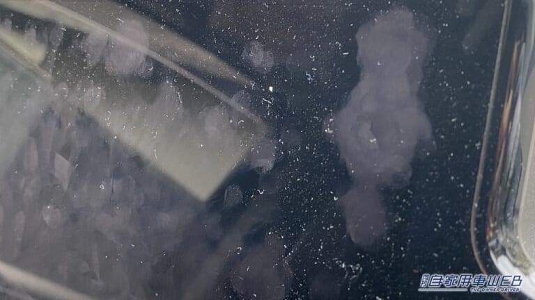 よく見るとホコリもすごい。|「500円以下で最高すぎた」「もう無いと無理〜」車内が激変するヤバすぎカー用品。