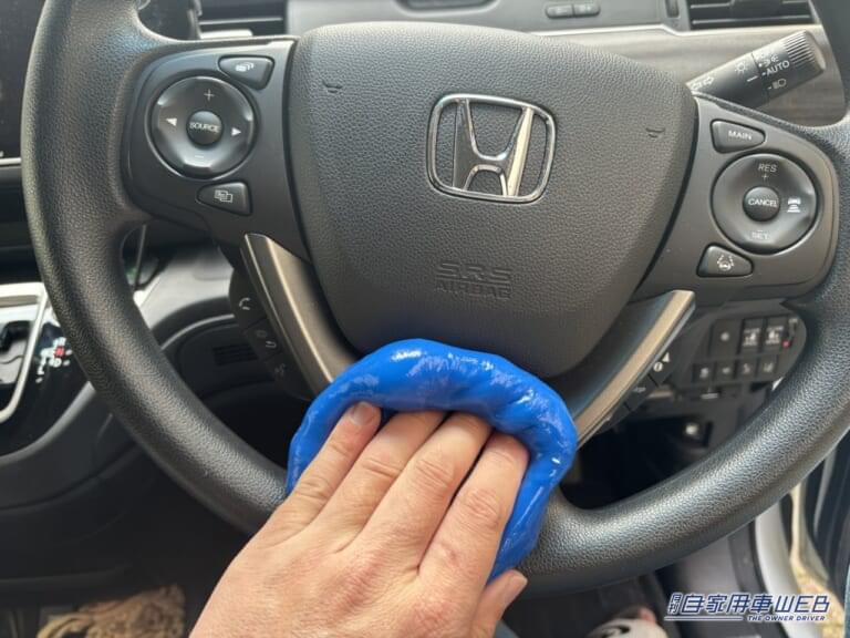 ステアリングスイッチの掃除。|「危険度95%」「ヤバすぎるだろ…」サクラチェッカーが、バチバチに警告する「カー用品」をAmazonで購入して使ってみた。