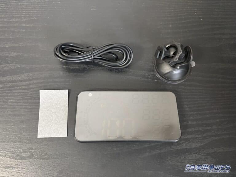 スピードメーターG11パッケージ内容。これに説明書が付く。|格安だが「GPS搭載」で多機能なガジェットを愛車に装着。非常に優秀で満足度は高いが、気になる点もあり…