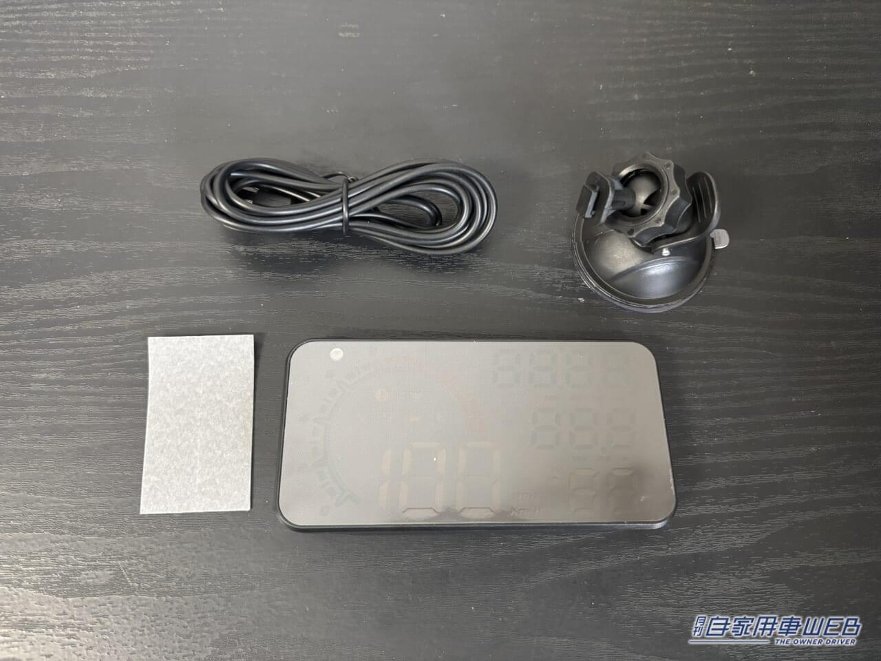 スピードメーターG11パッケージ内容。これに説明書が付く。|格安だが「GPS搭載」で多機能なガジェットを愛車に装着。非常に優秀で満足度は高いが、気になる点もあり…