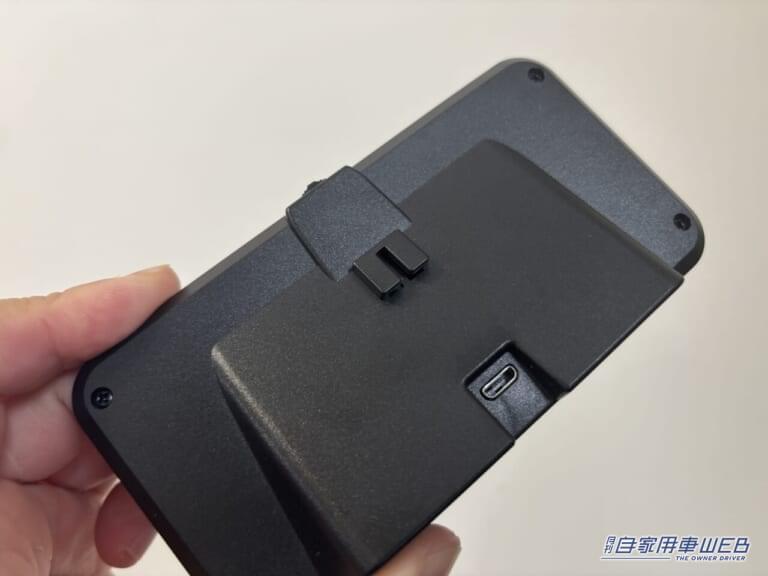 スピードメーターG11の背面。|格安だが「GPS搭載」で多機能なガジェットを愛車に装着。非常に優秀で満足度は高いが、気になる点もあり…