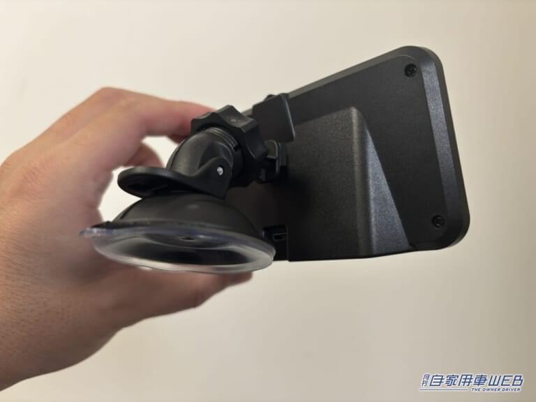 スピードメーターG11の背面。|格安だが「GPS搭載」で多機能なガジェットを愛車に装着。非常に優秀で満足度は高いが、気になる点もあり…