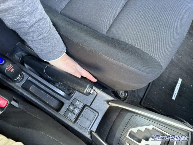 車のシートのスキマ|何とかしたい、車内の「ブラックホール」えっ 知らないの?超簡単な対策を紹介。「おまけに収納が増えて車の中がスッキリ!」