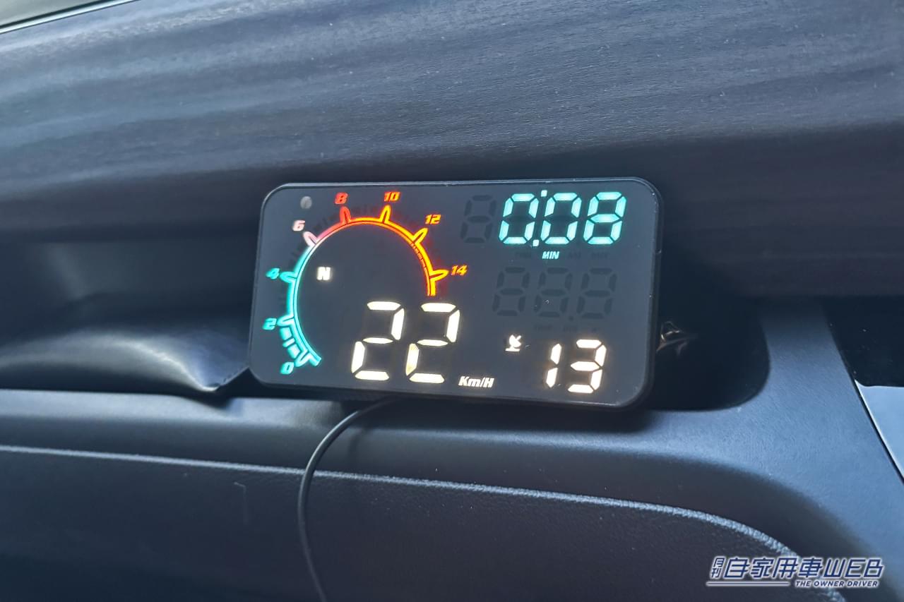 wiiyii GPS速度計G11|格安だが「GPS搭載」で多機能なガジェットを愛車に装着。非常に優秀で満足度は高いが、気になる点もあり…