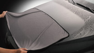 「ヤバ…デカっ!」水滴を一気に吸い上げる特大マイクロファイバークロス登場!「コレは洗車がはかどるわ…」