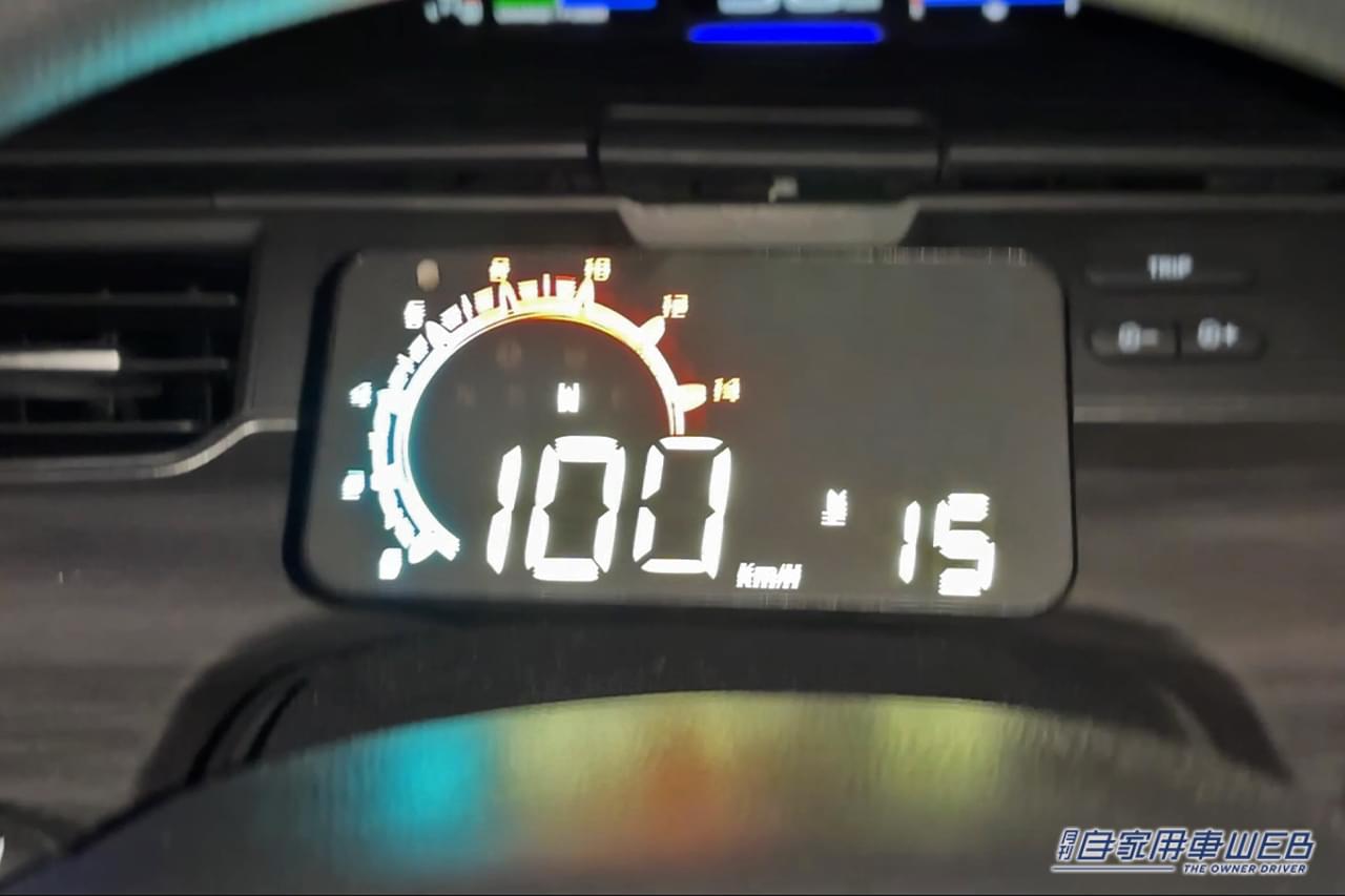 |格安だが「GPS搭載」で多機能なガジェットを愛車に装着。非常に優秀で満足度は高いが、気になる点もあり…