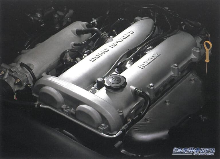 ファミリアに積まれる1.6L16バルブDOHC、B6型の改良型エンジンを搭載したユーノス ロードスター