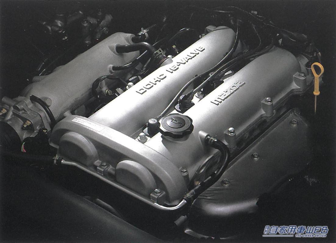ファミリアに積まれる1.6L16バルブDOHC、B6型の改良型エンジンを搭載したユーノス ロードスター|「商売にならないと言われていた」しかし世界的な大ヒット作に。高級メーカーもこぞってマネをしたマツダの名車を紹介