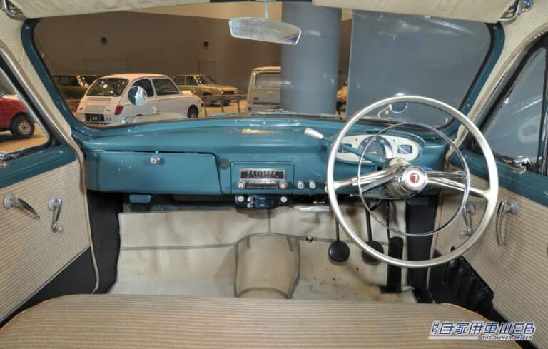 P-1(すばる1500)の運転席|「スバルに幻の名車が存在!」「社名の由来にもなった」わずか10台…タクシーとしてして使用されていたことも…。貴重なモデルを紹介