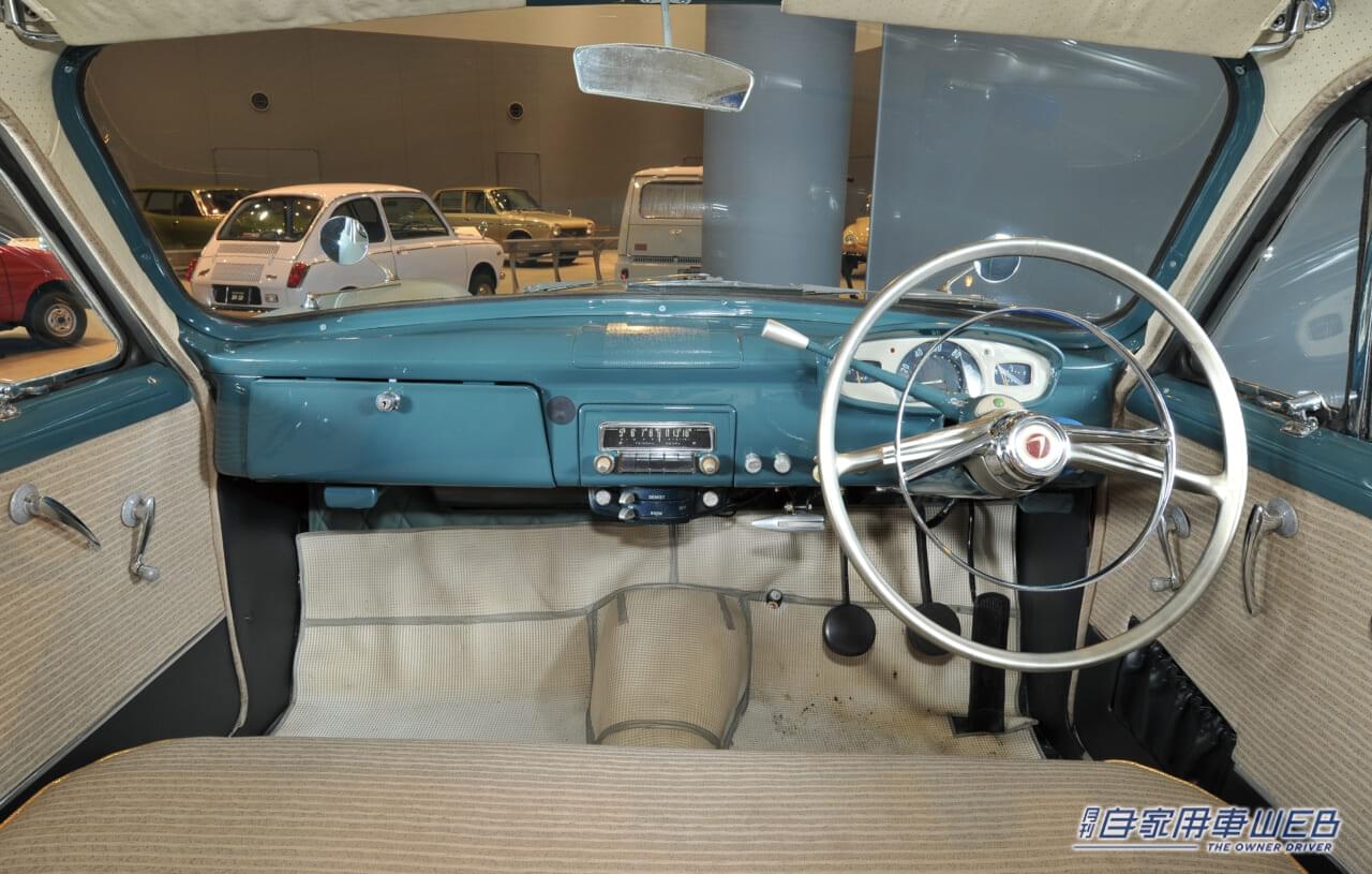 P-1(すばる1500)の運転席|「スバルに幻の名車が存在!」「社名の由来にもなった」わずか10台…タクシーとしてして使用されていたことも…。貴重なモデルを紹介