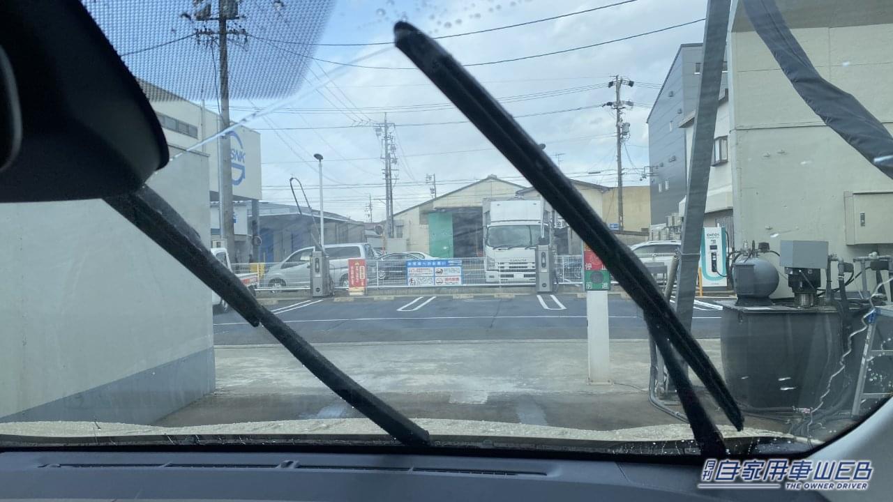 |ワイパーを動かすと「拭きムラ」や「スジ残り」さらに「ビビリ」まで発生…。実はそれ、交換時です。
