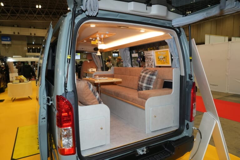 展示車の価格は772万6000円（税込•諸費用別途）