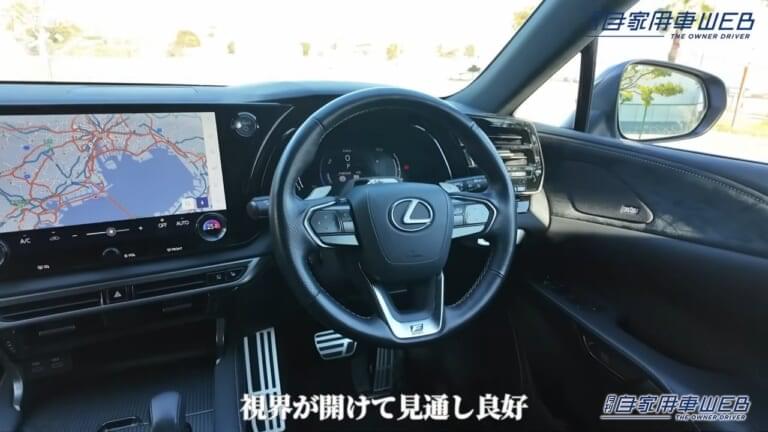 レクサスRXの運転席