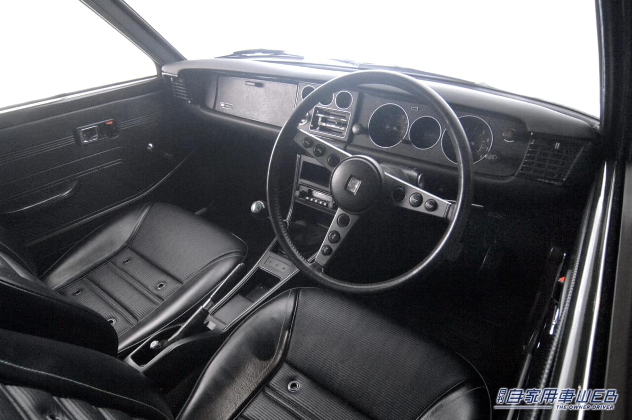 TE27型・トヨタ レビンの車内。|車名の由来は「イナヅマ」の英語。トヨタ車初,当時のハイパフォーマンス車の証とも言えるパーツを搭載した名車を紹介。