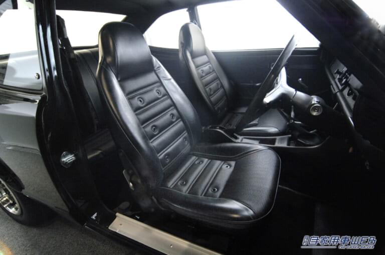 TE27型・トヨタ レビンの車内。