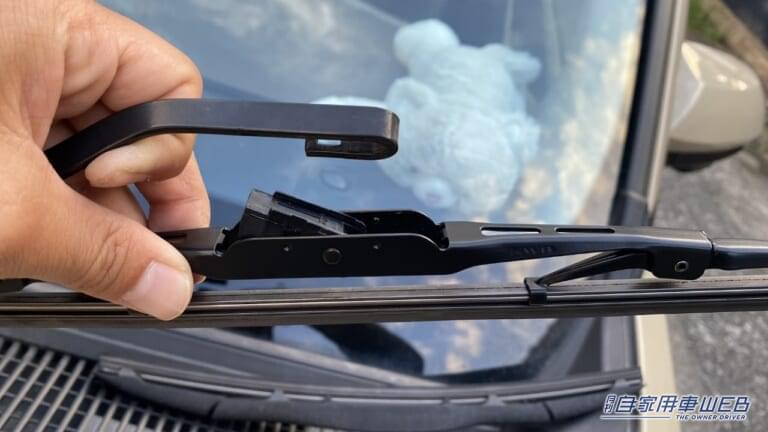 ワイパーブレード交換手順|「たった3分で」「愛車が一変」もっと早く知りたかった…ワイパーのスジ残りは簡単にキレイにできる。