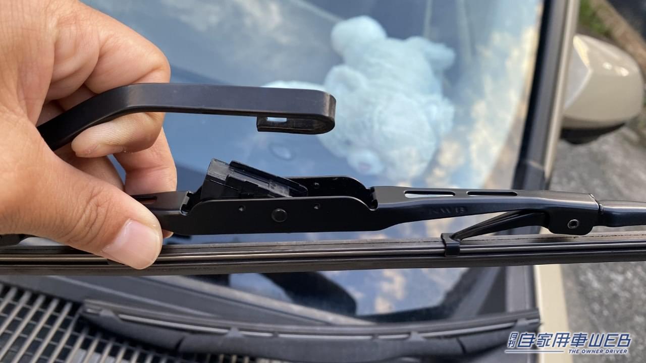 |「たった3分で」「愛車が一変」もっと早く知りたかった…ワイパーのスジ残りは簡単にキレイにできる。