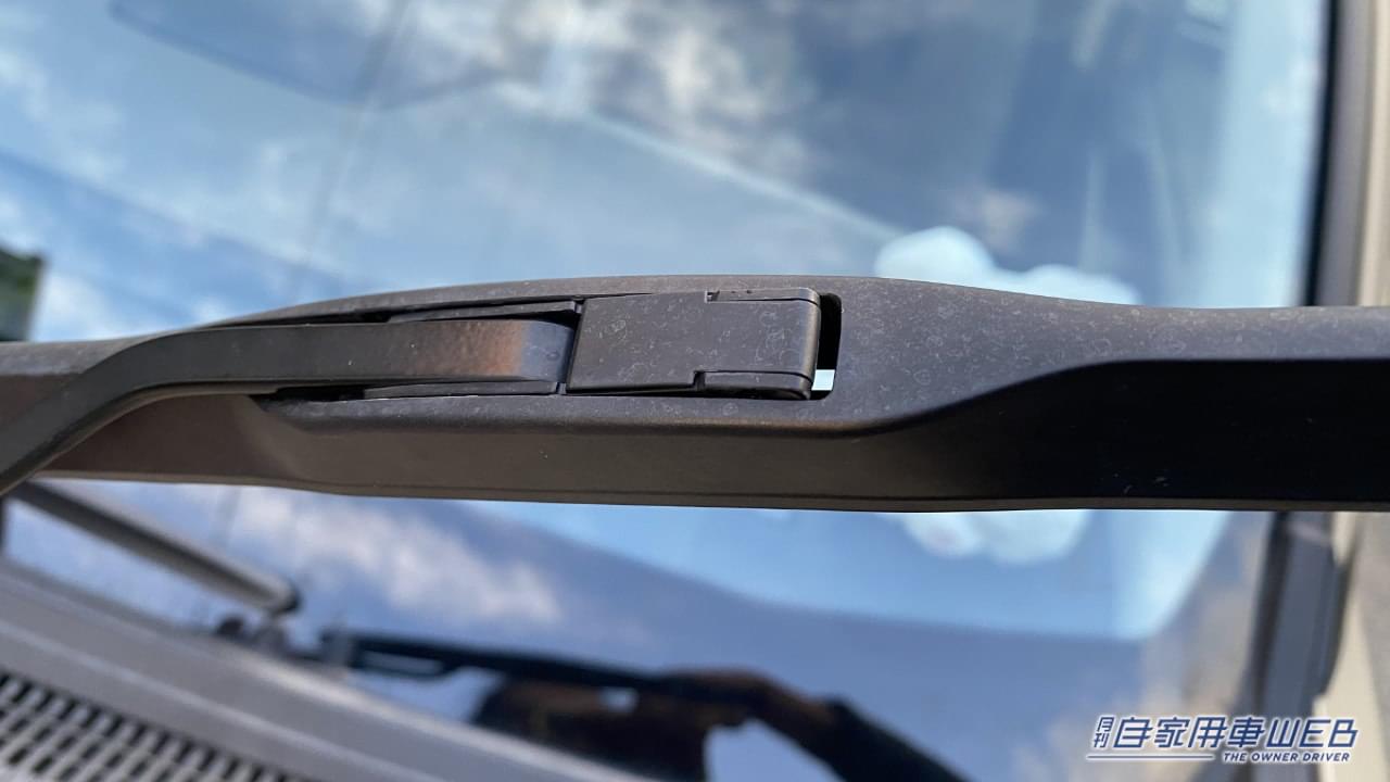 |「たった3分で」「愛車が一変」もっと早く知りたかった…ワイパーのスジ残りは簡単にキレイにできる。