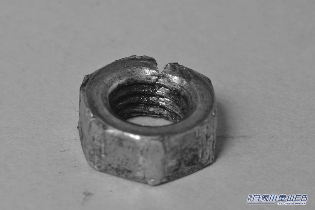 |「そんな方法があったのか…」角をナメたナットの外し方。固着してしまった場合でも外せる、どうにもならない状況を解決する最終手段を解説