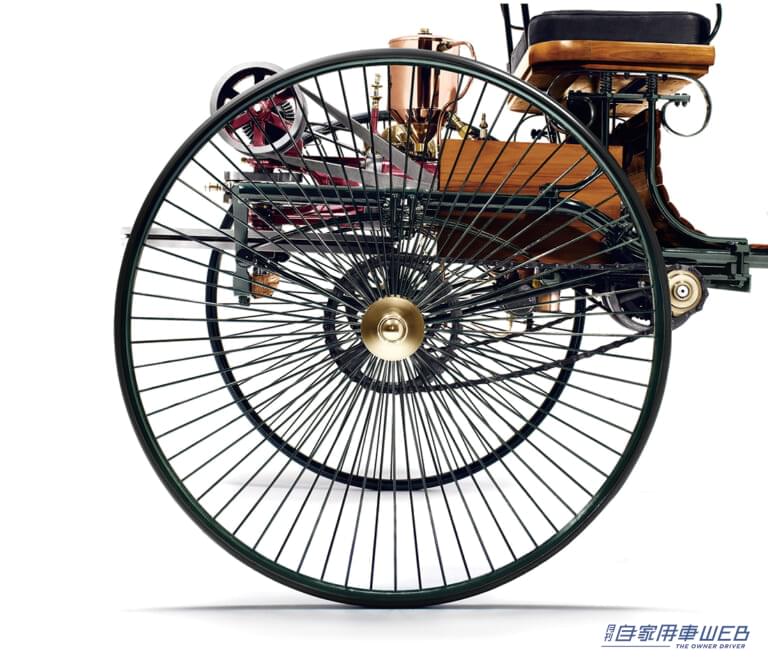 世界で初めてガソリンエンジンを搭載したベンツの3輪車。