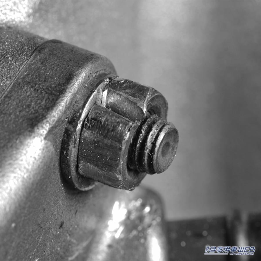 |「そんな方法があったのか…」角をナメたナットの外し方。固着してしまった場合でも外せる、どうにもならない状況を解決する最終手段を解説