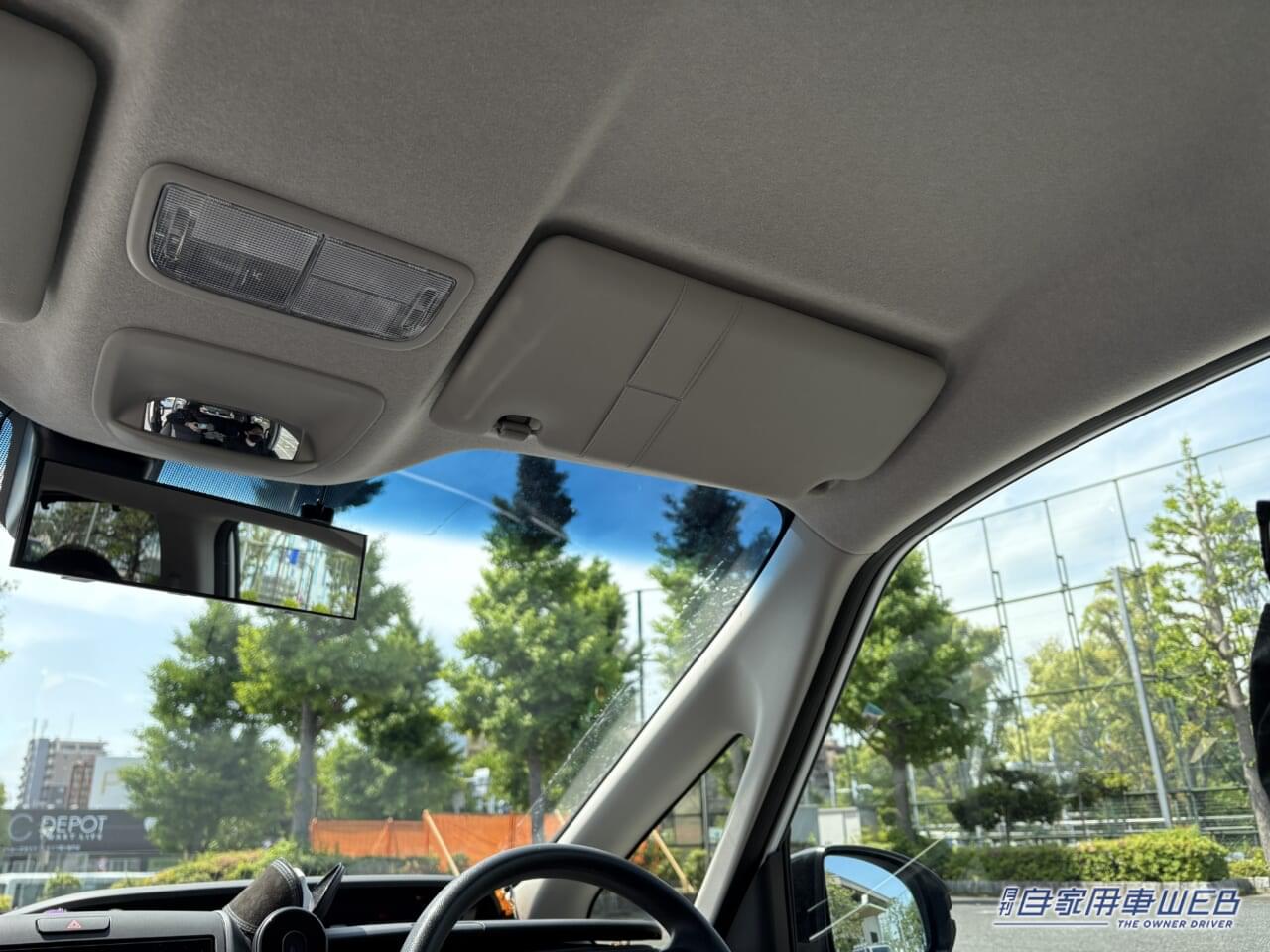 |「そんな使い方があるんだ」「これは便利だわ」車のサンバイザーの意外な活用法。ただし、注意したほうが良いことも…。